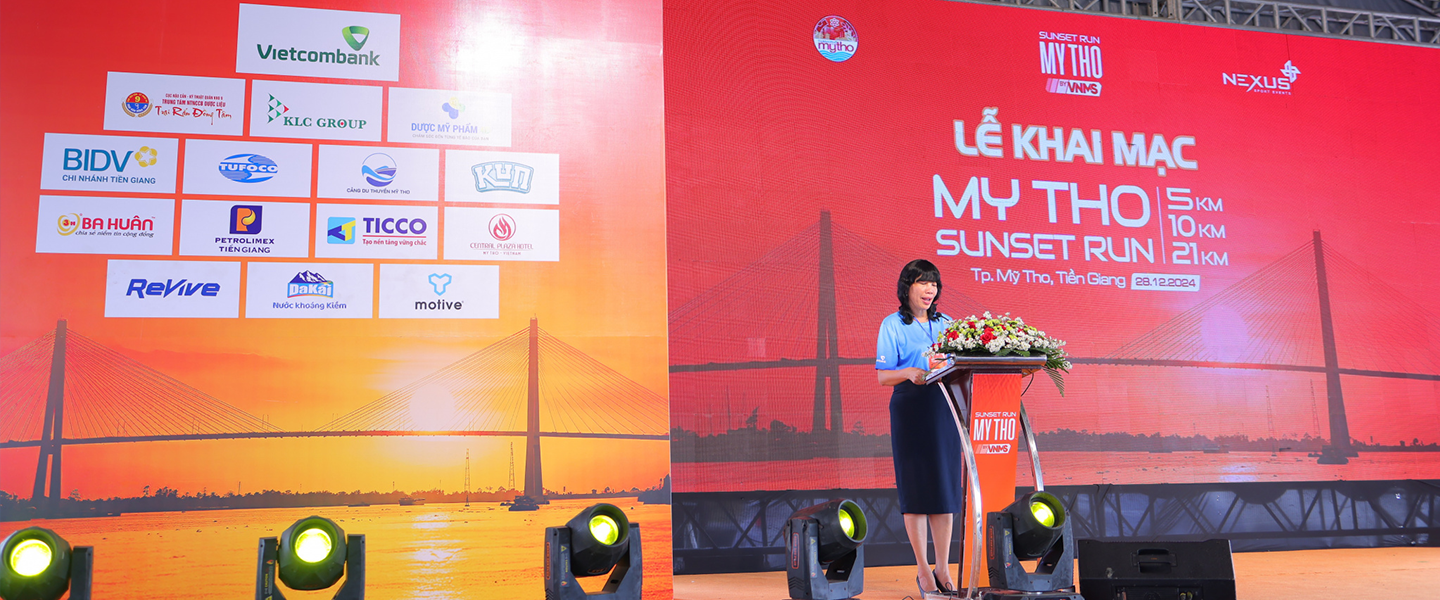 DAKAI Alkaline Mineral Water Brand - Exclusive Alkaline Mineral Water Sponsor At My Tho Sunset Run 2024